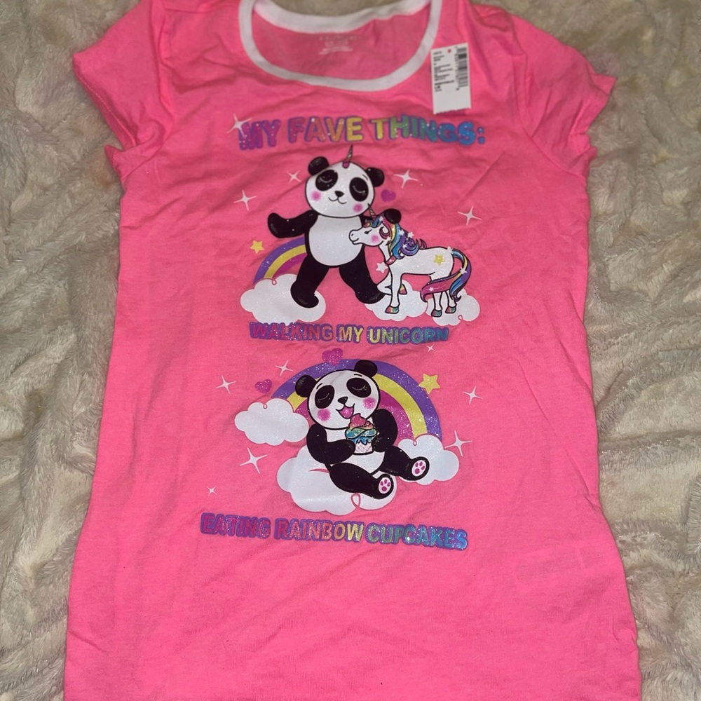 🐼 panda 🐼 t-shirt💸 $7each mix w/any $7 item 3/$15👚 or 5/$20  mix&match 💰